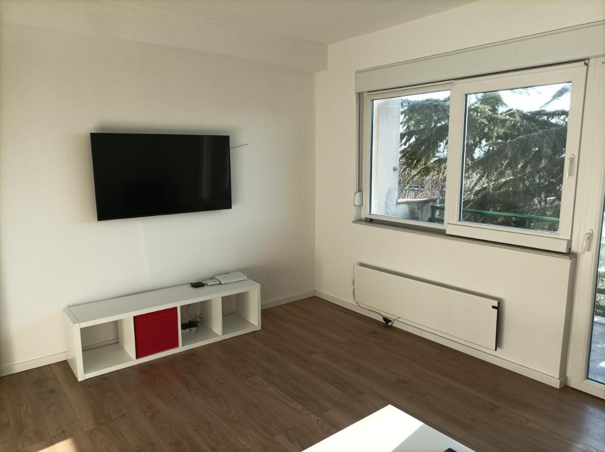 Pecine Apartment *